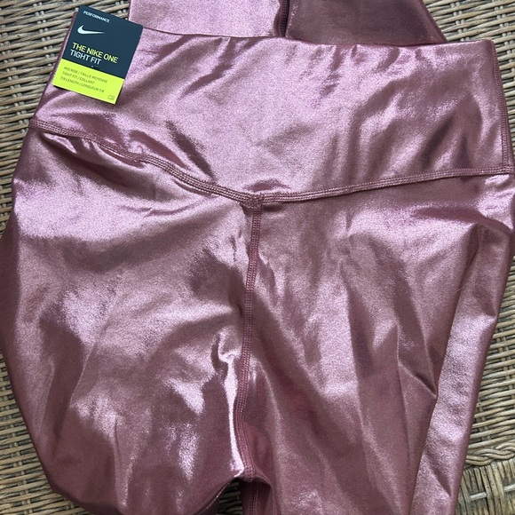 Women’s Nike Leggings - Picture 4 of 4